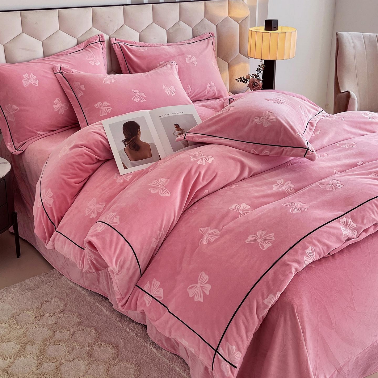 91家纺网 家纺一手货源 找家纺 锦彩家居 2025新款高克重牛奶绒婴儿绒雕花四件套-暮光花园 暮光花园-苏梅粉