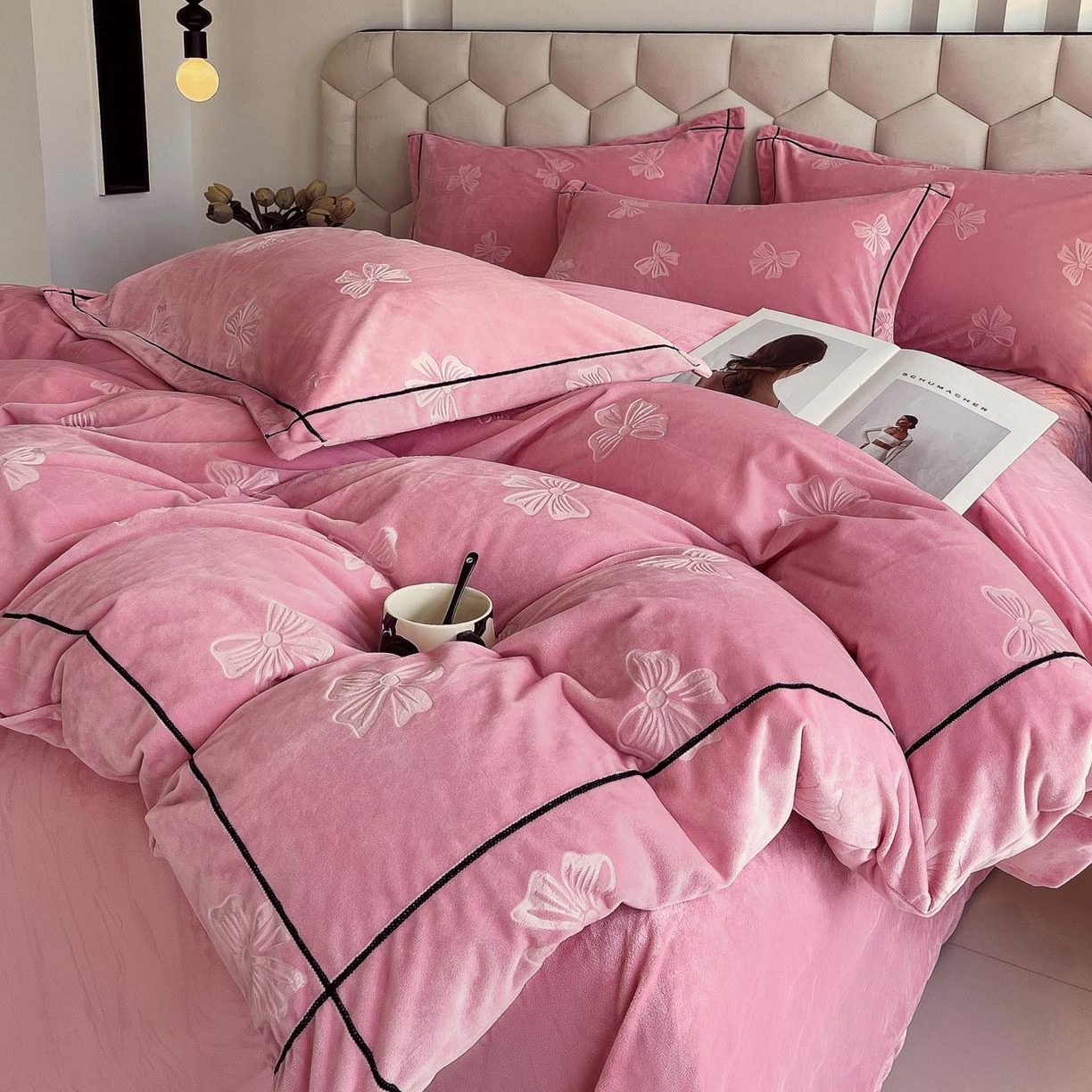 91家纺网 家纺一手货源 找家纺 锦彩家居 2025新款高克重牛奶绒婴儿绒雕花四件套-暮光花园 暮光花园-苏梅粉