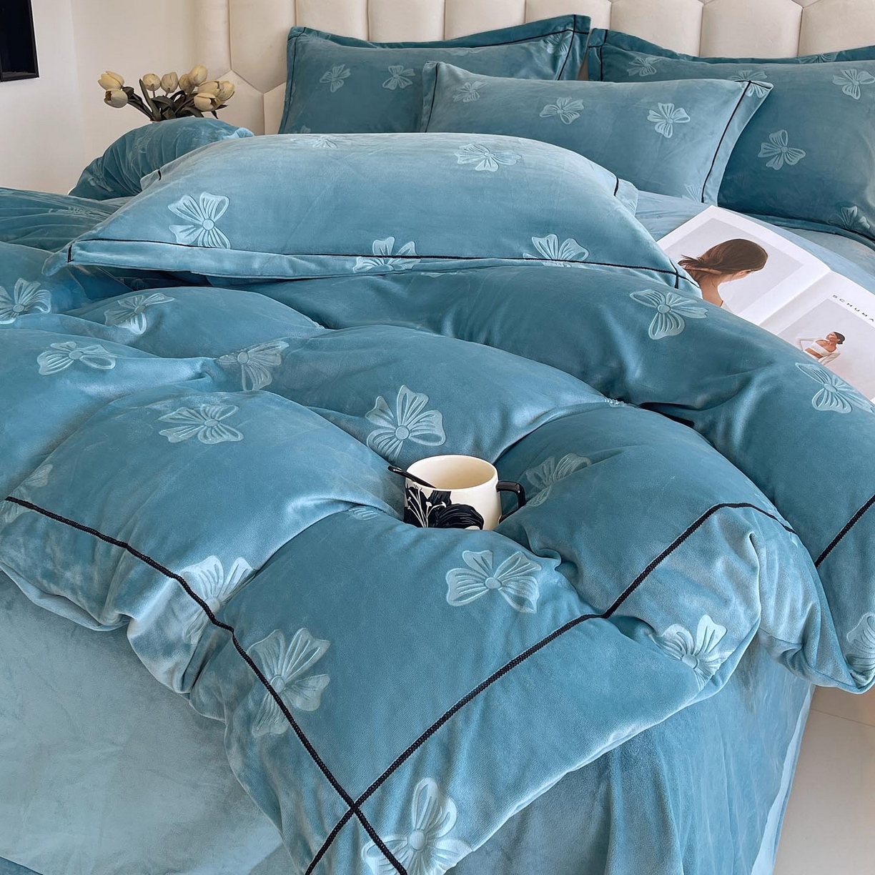 91家纺网 家纺一手货源 找家纺 锦彩家居 2025新款高克重牛奶绒婴儿绒雕花四件套-暮光花园 暮光花园-星月蓝