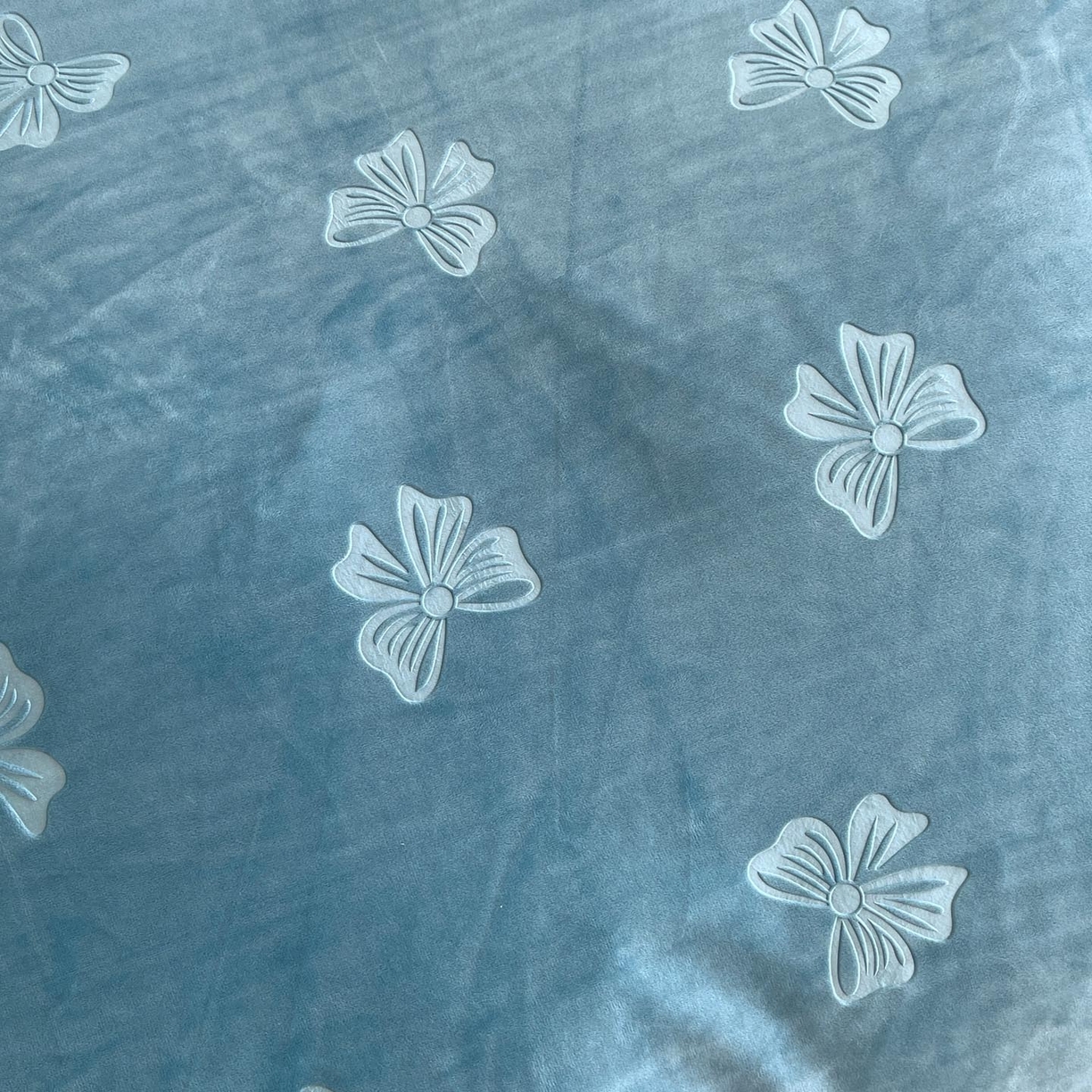 91家纺网 家纺一手货源 找家纺 锦彩家居 2025新款高克重牛奶绒婴儿绒雕花四件套-暮光花园 暮光花园-星月蓝