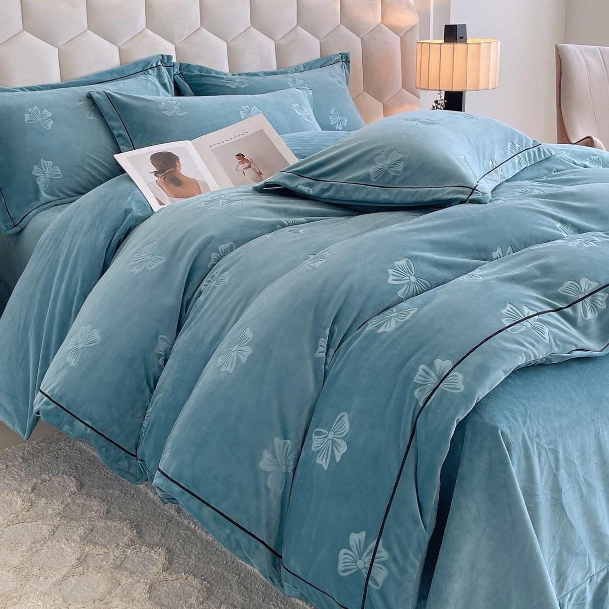 91家纺网 家纺一手货源 找家纺 锦彩家居 2025新款高克重牛奶绒婴儿绒雕花四件套-暮光花园 暮光花园-星月蓝