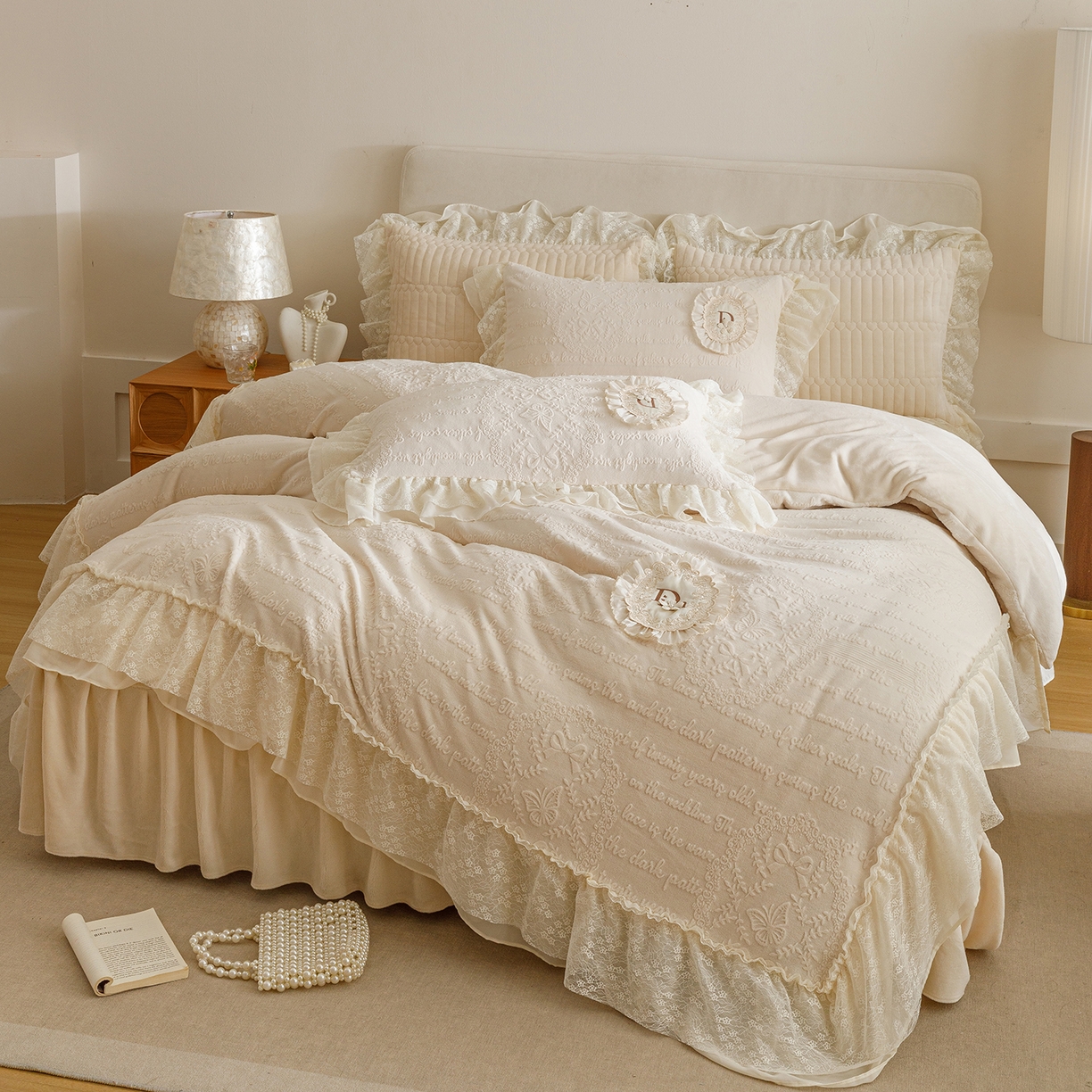 91家纺网 家纺一手货源 找家纺 （总）好儿喜家纺 2025新款雕花牛奶绒花边刺绣床盖款四件套-维多莉系列