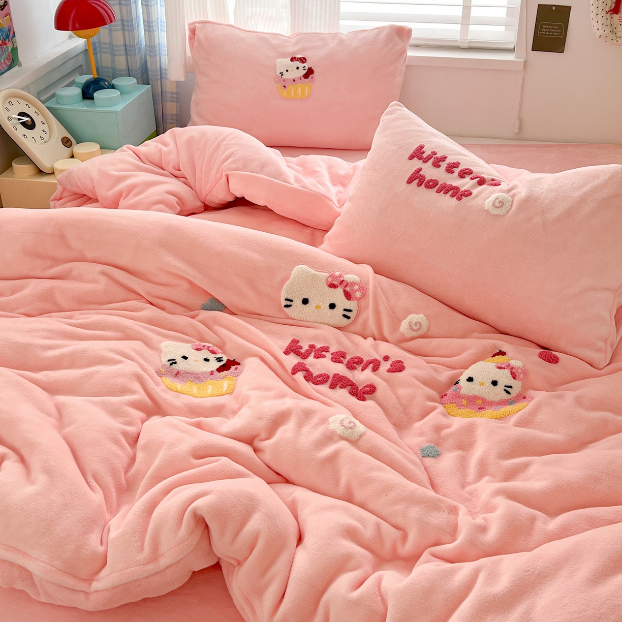 91家纺网 家纺一手货源 找家纺 仟网汇 2025新款卡通毛巾绣四件套 KT粉