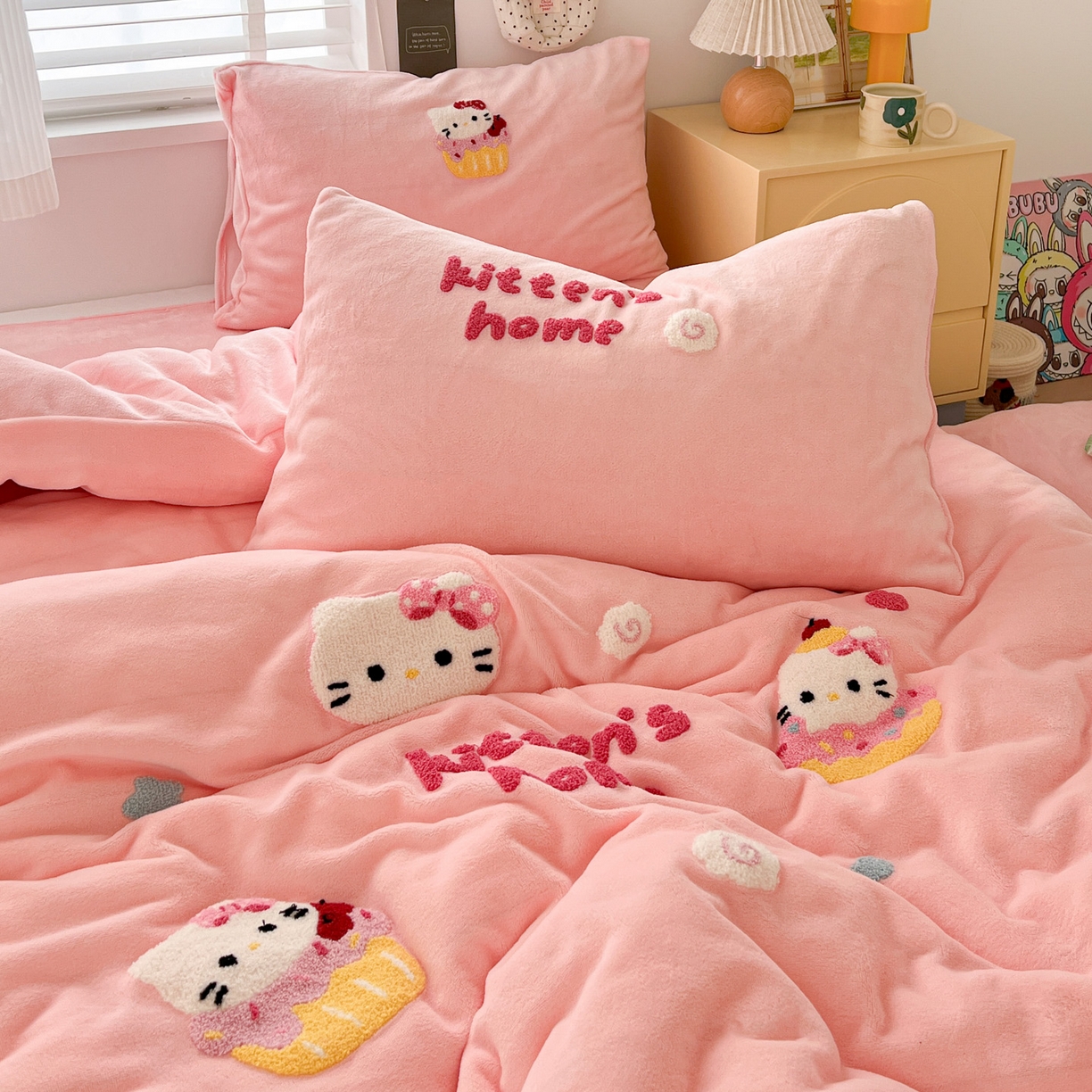 91家纺网 家纺一手货源 找家纺 仟网汇 2025新款卡通毛巾绣四件套 KT粉