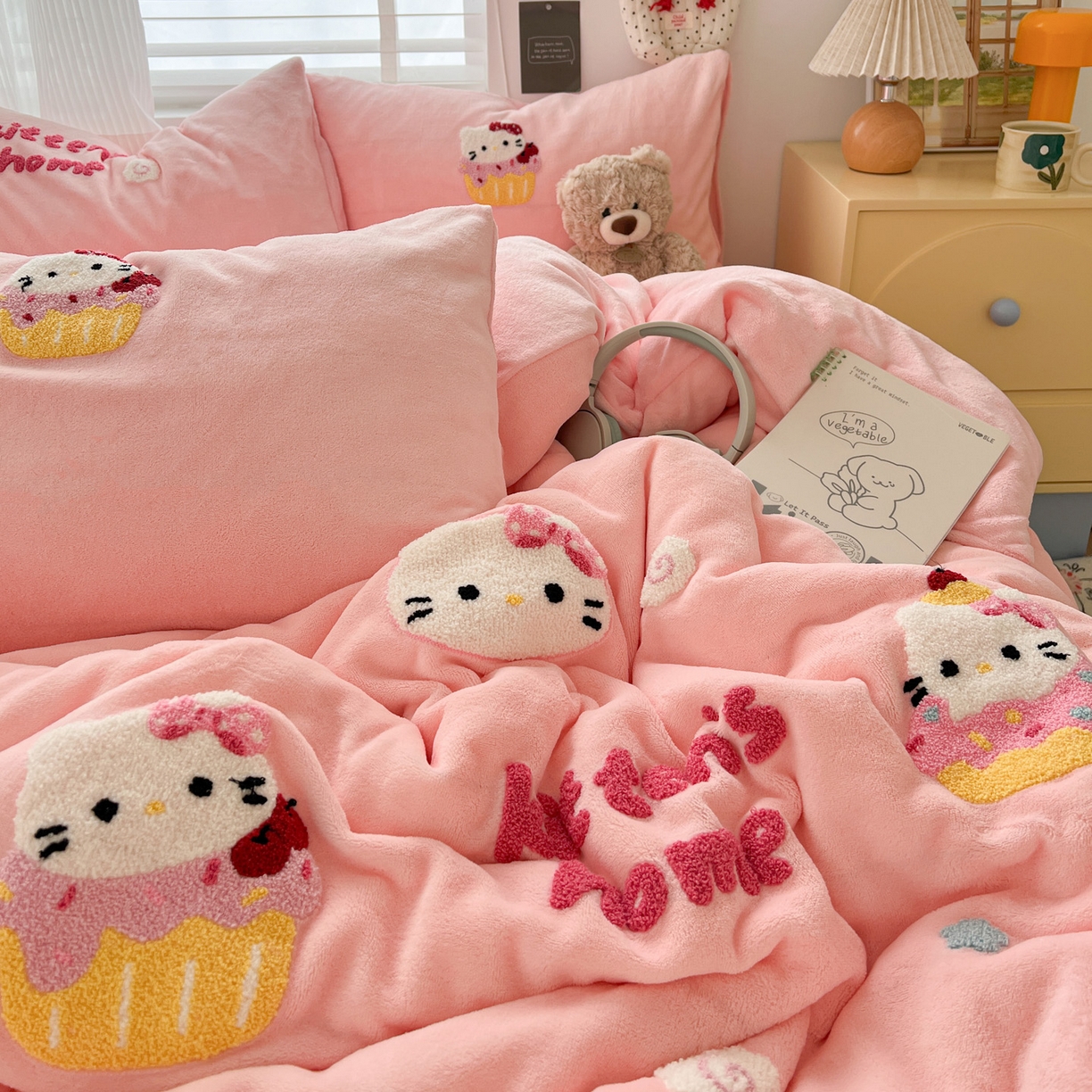 91家纺网 家纺一手货源 找家纺 仟网汇 2025新款卡通毛巾绣四件套 KT粉