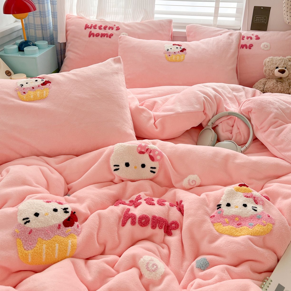 91家纺网 家纺一手货源 找家纺 仟网汇 2025新款卡通毛巾绣四件套 KT粉