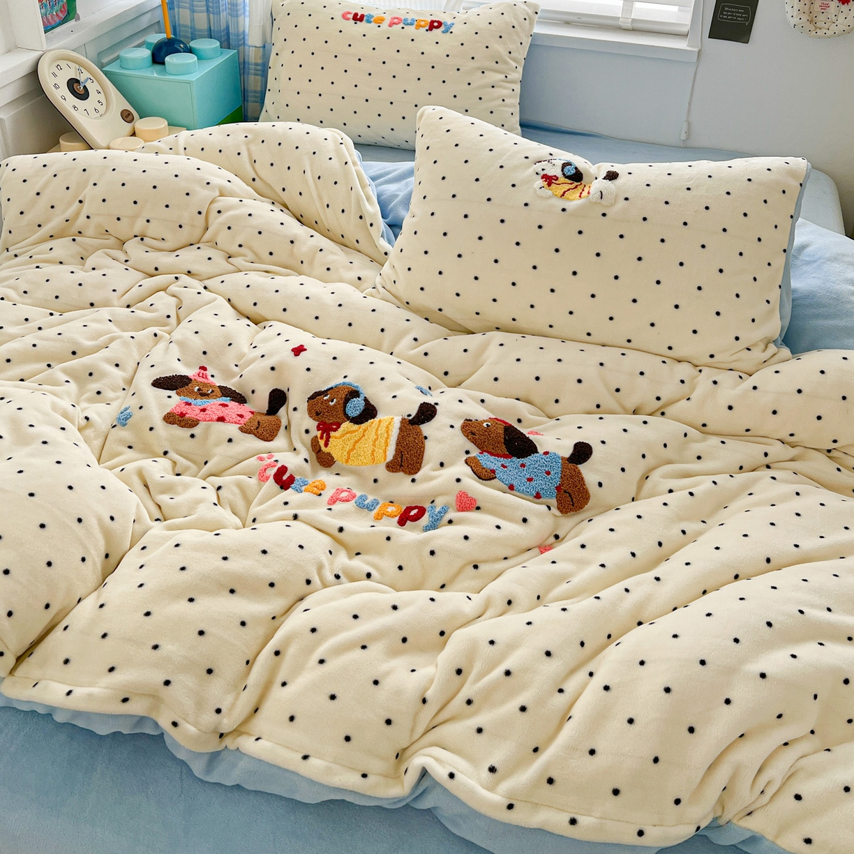 91家纺网 家纺一手货源 找家纺 仟网汇 2025新款卡通毛巾绣四件套 腊肠狗