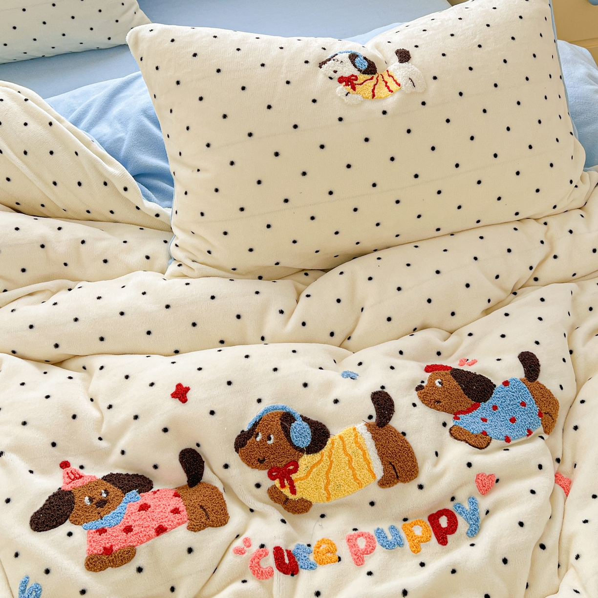 91家纺网 家纺一手货源 找家纺 仟网汇 2025新款卡通毛巾绣四件套 腊肠狗