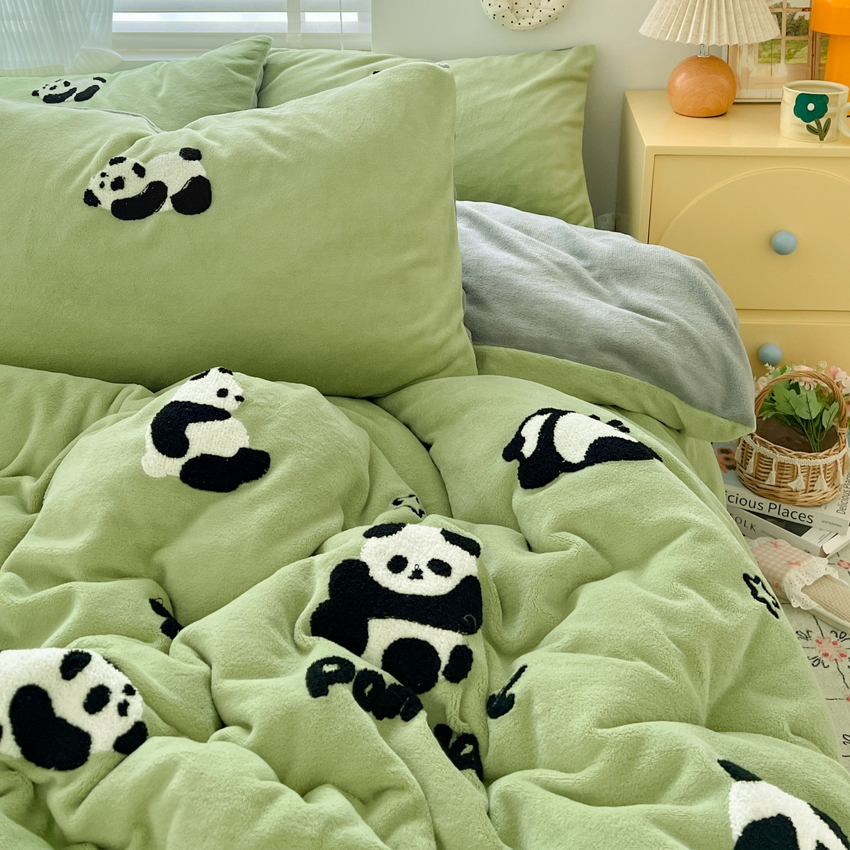 91家纺网 家纺一手货源 找家纺 仟网汇 2025新款卡通毛巾绣四件套 胖胖熊绿