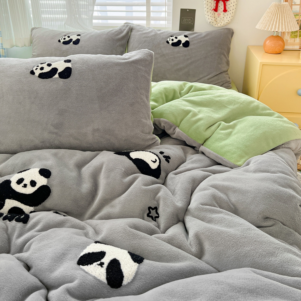 91家纺网 家纺一手货源 找家纺 仟网汇 2025新款卡通毛巾绣四件套 胖胖熊灰