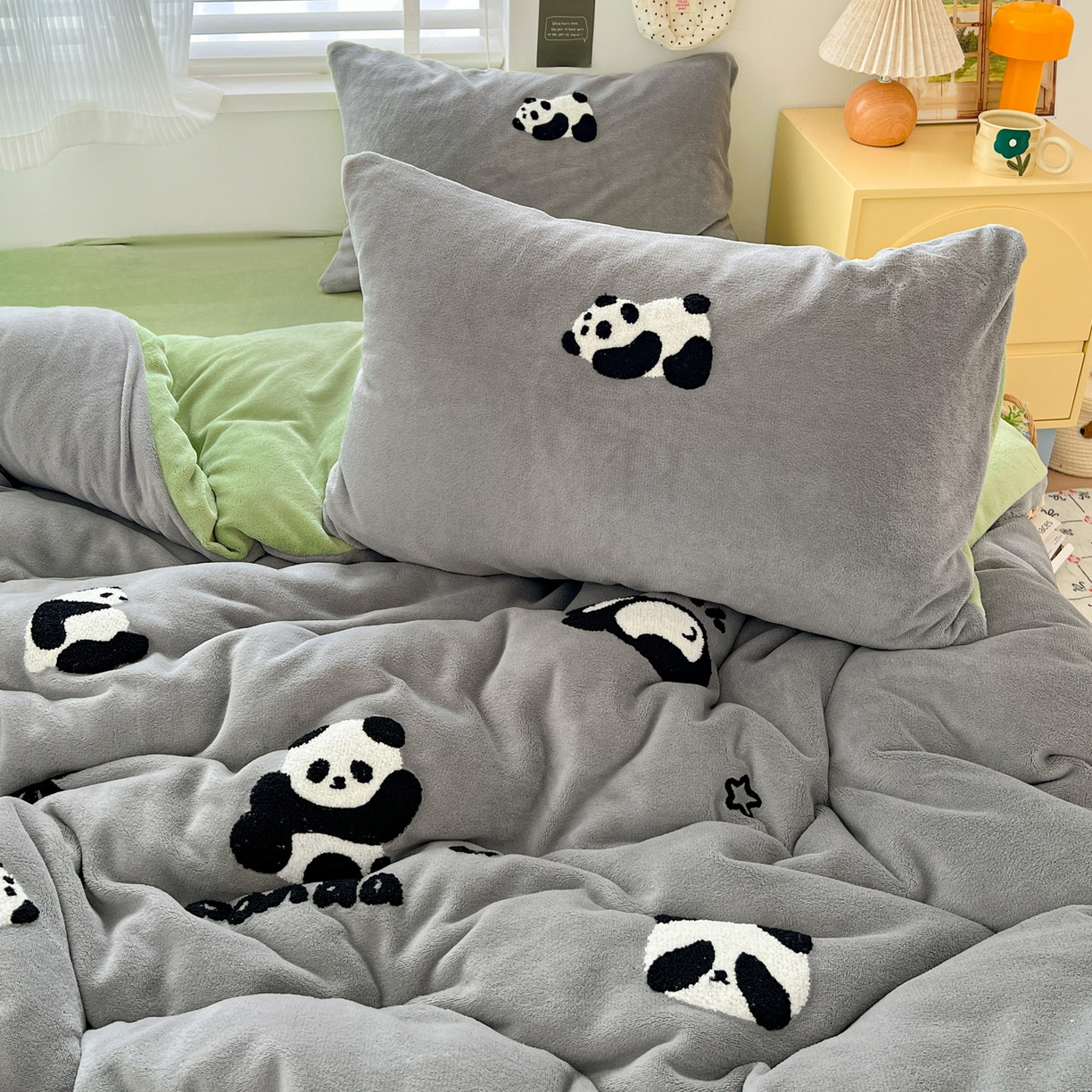 91家纺网 家纺一手货源 找家纺 仟网汇 2025新款卡通毛巾绣四件套 胖胖熊灰