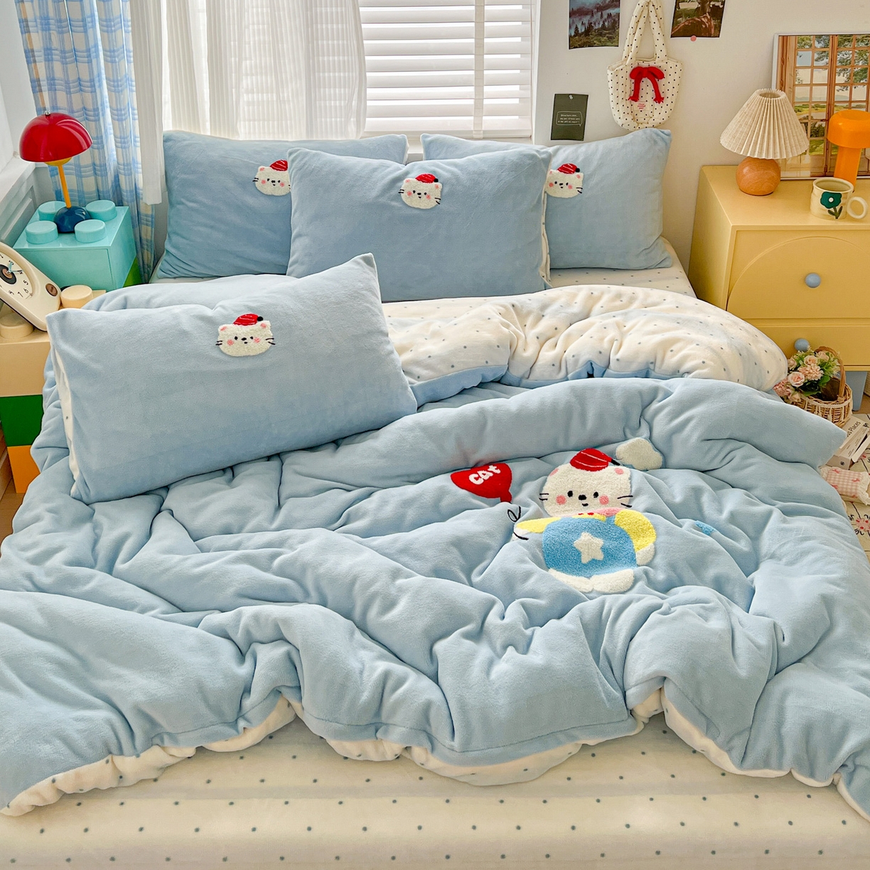 91家纺网 家纺一手货源 找家纺 仟网汇 2025新款卡通毛巾绣四件套 KT蓝