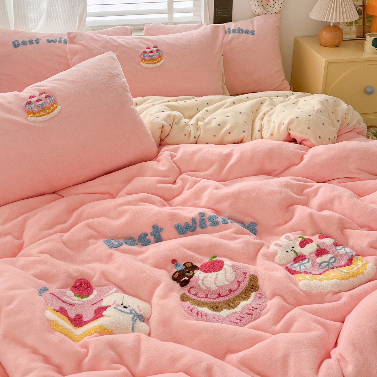 91家纺网 家纺一手货源 找家纺 仟网汇 2025新款卡通毛巾绣四件套 甜心奶酪