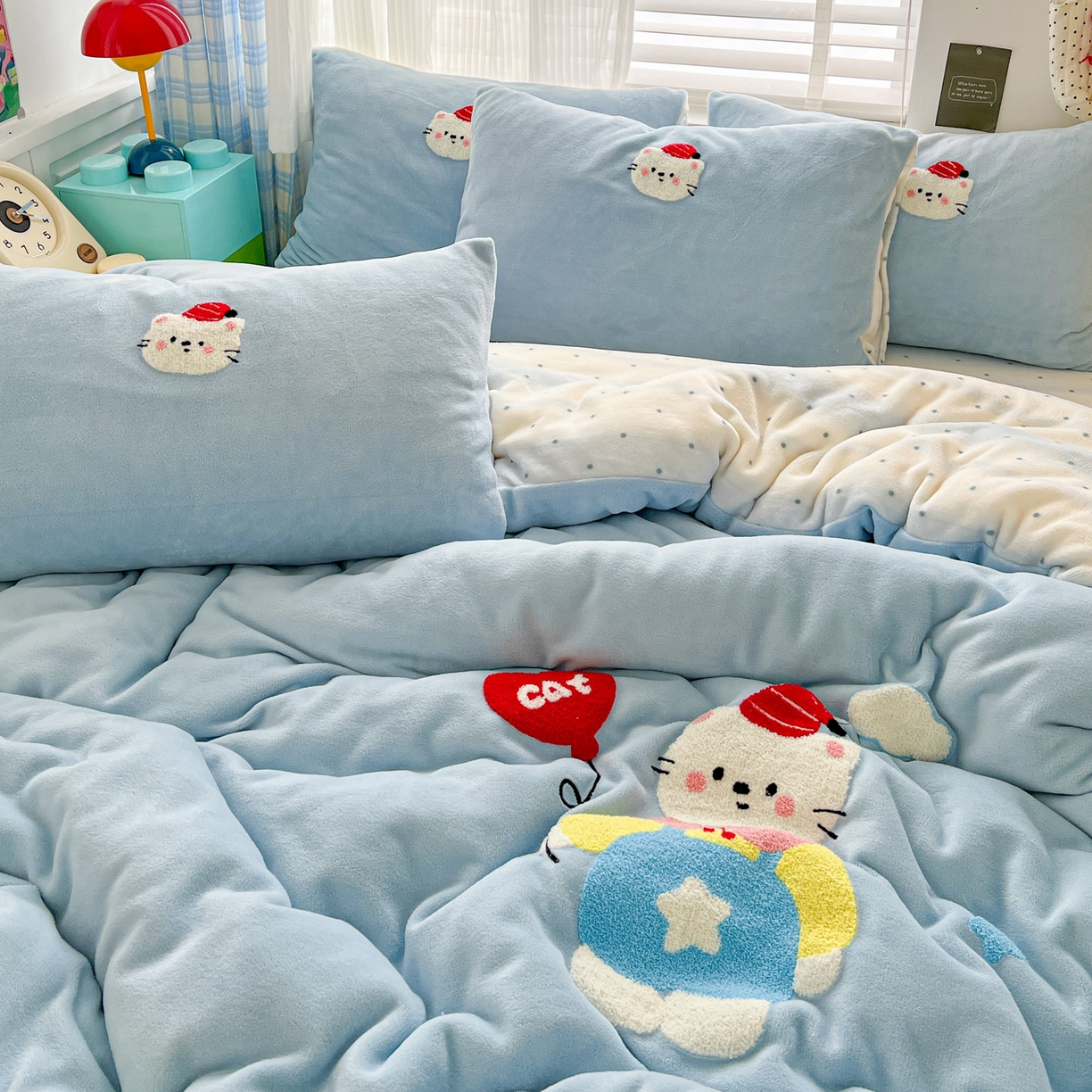 91家纺网 家纺一手货源 找家纺 仟网汇 2025新款卡通毛巾绣四件套 KT蓝