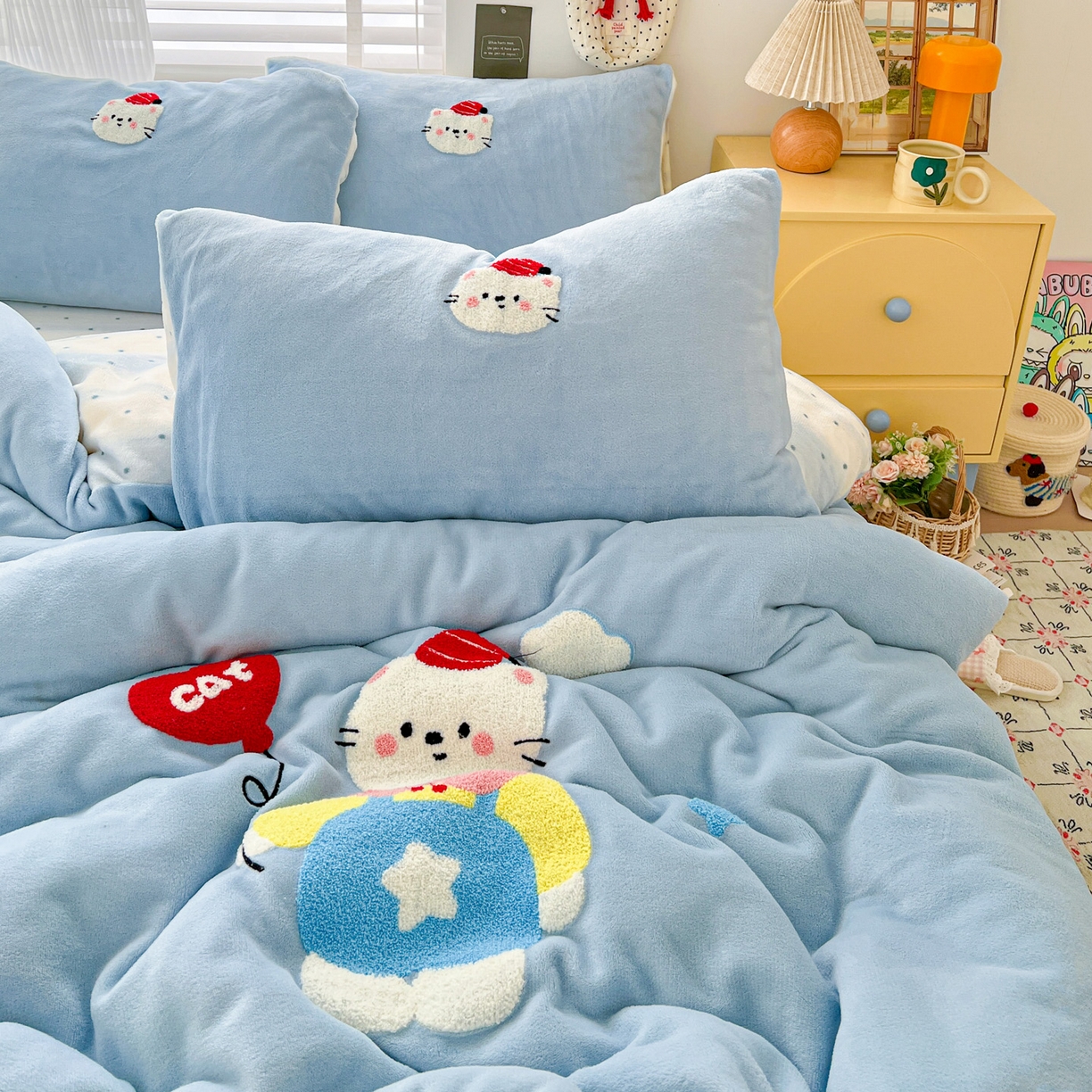 91家纺网 家纺一手货源 找家纺 仟网汇 2025新款卡通毛巾绣四件套 KT蓝