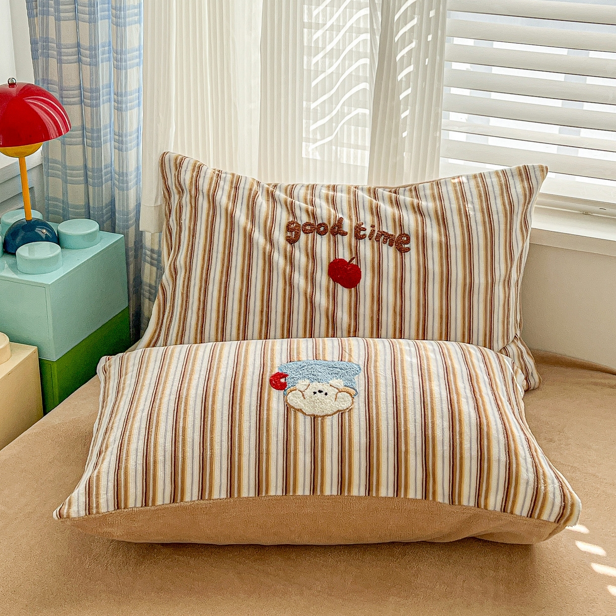 91家纺网 家纺一手货源 找家纺 仟网汇 2025新款卡通毛巾绣四件套 咖啡狗