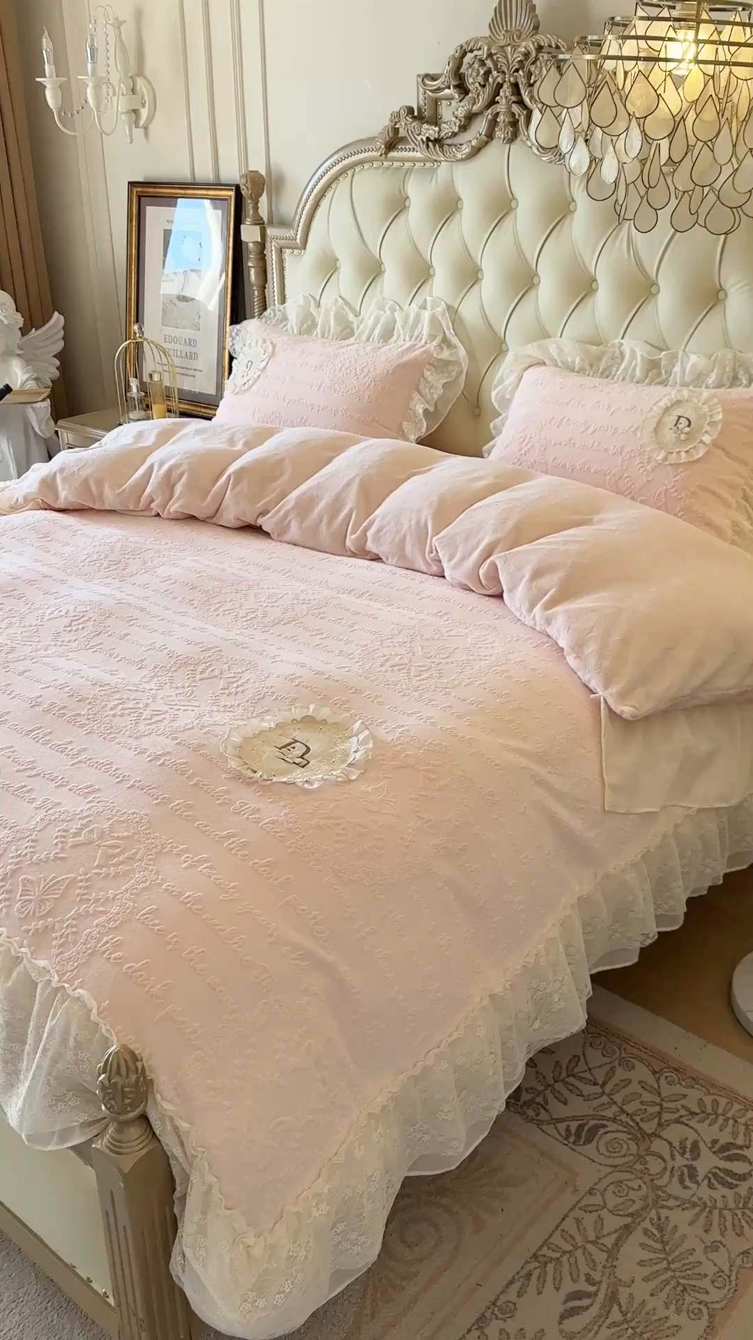 91家纺网 家纺一手货源 找家纺 （总）好儿喜家纺 2025新款雕花牛奶绒花边刺绣床盖款四件套-维多莉系列