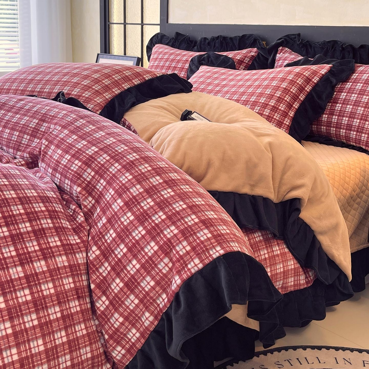 91家纺网 家纺一手货源 找家纺 （总）锦彩家居 2025新款高克重牛奶绒花边床盖款四件套-格律时尚