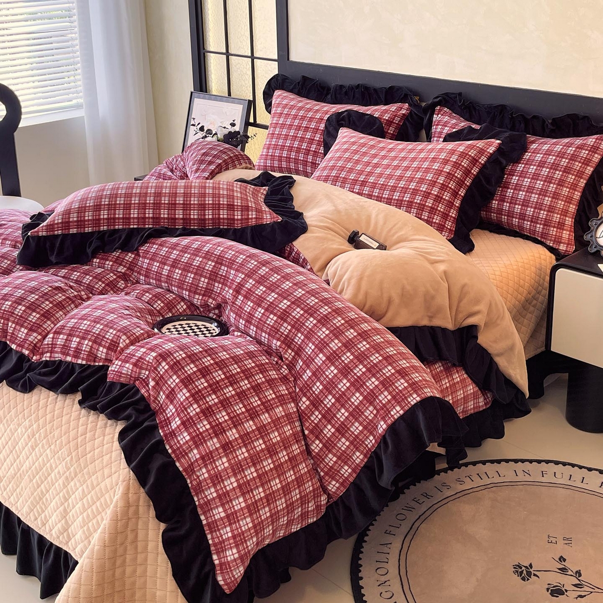 91家纺网 家纺一手货源 找家纺 （总）锦彩家居 2025新款高克重牛奶绒花边床盖款四件套-格律时尚