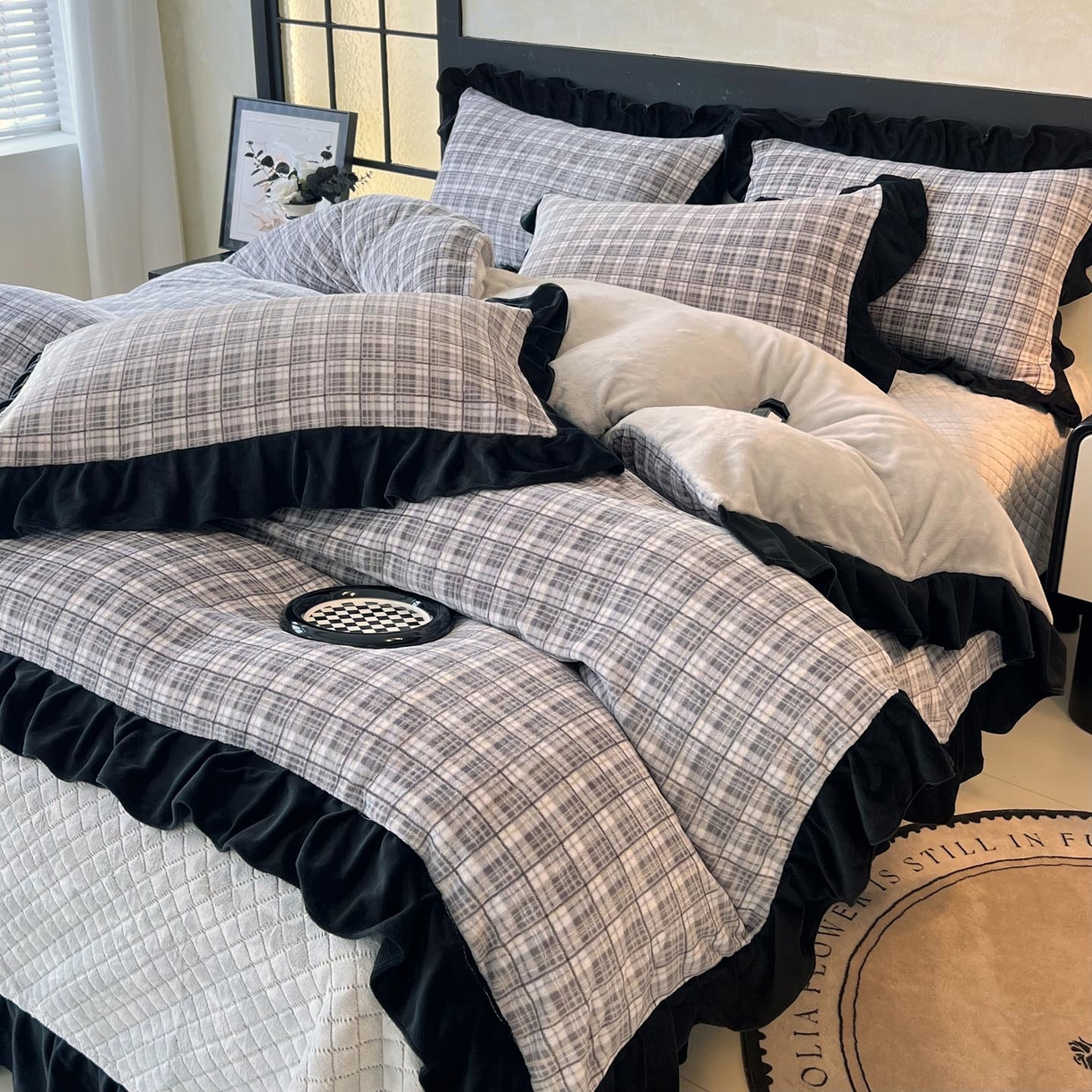 锦彩家居 2025新款高克重牛奶绒花边床盖款四件套-格律时尚 格律时尚-灰