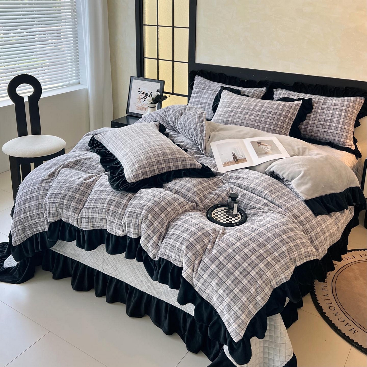 91家纺网 家纺一手货源 找家纺 锦彩家居 2025新款高克重牛奶绒花边床盖款四件套-格律时尚 格律时尚-灰