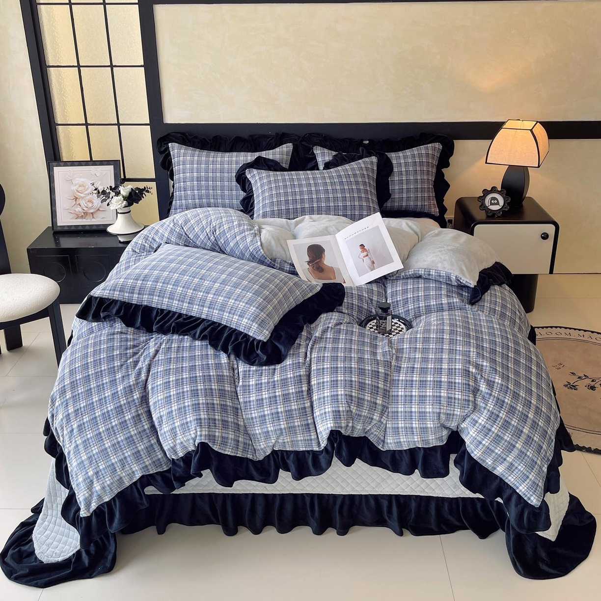 91家纺网 家纺一手货源 找家纺 锦彩家居 2025新款高克重牛奶绒花边床盖款四件套-格律时尚 格律时尚-蓝