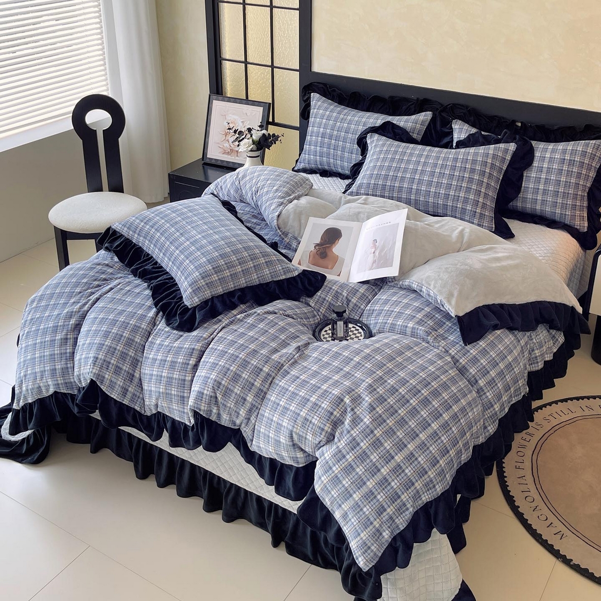 91家纺网 家纺一手货源 找家纺 锦彩家居 2025新款高克重牛奶绒花边床盖款四件套-格律时尚 格律时尚-蓝