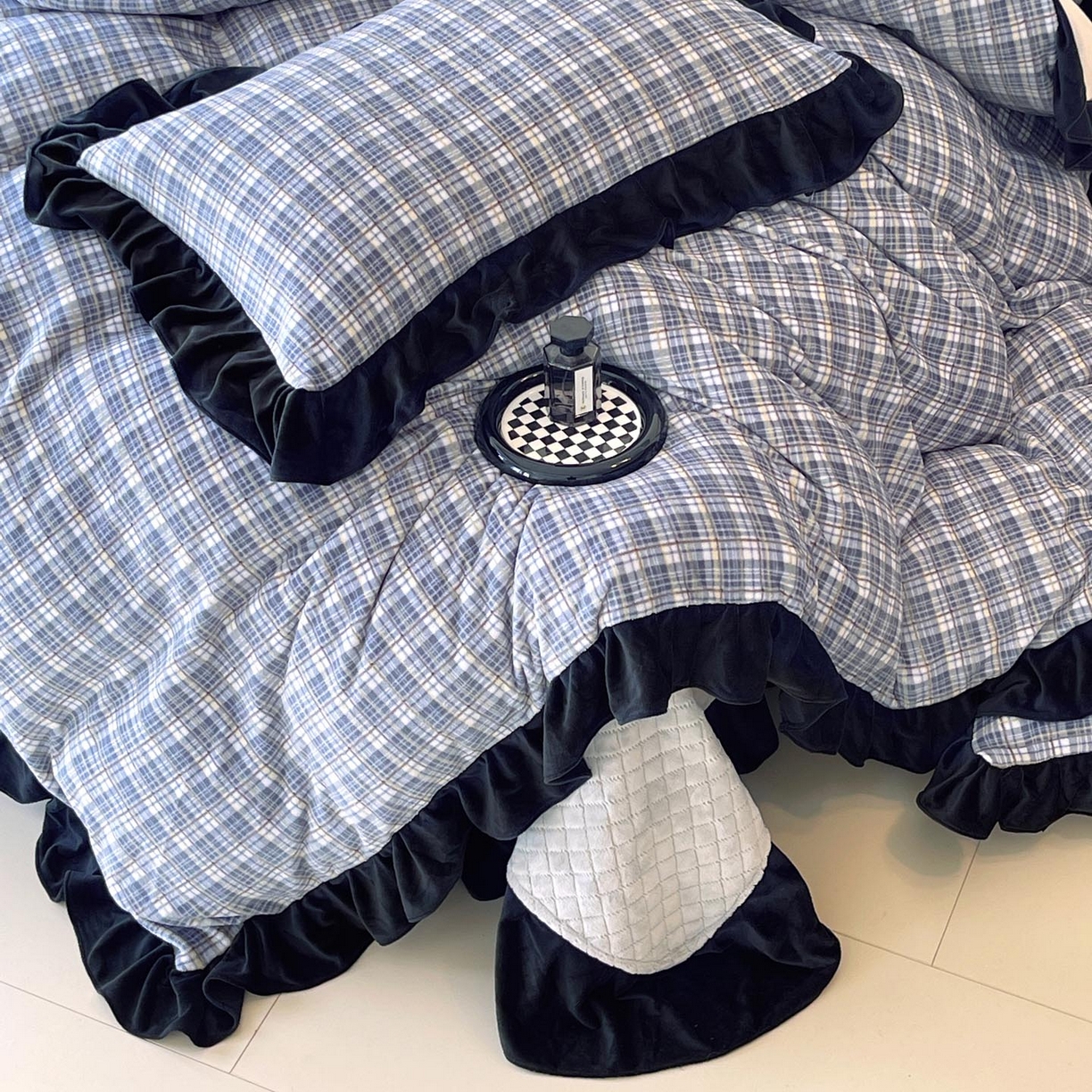 91家纺网 家纺一手货源 找家纺 锦彩家居 2025新款高克重牛奶绒花边床盖款四件套-格律时尚 格律时尚-蓝