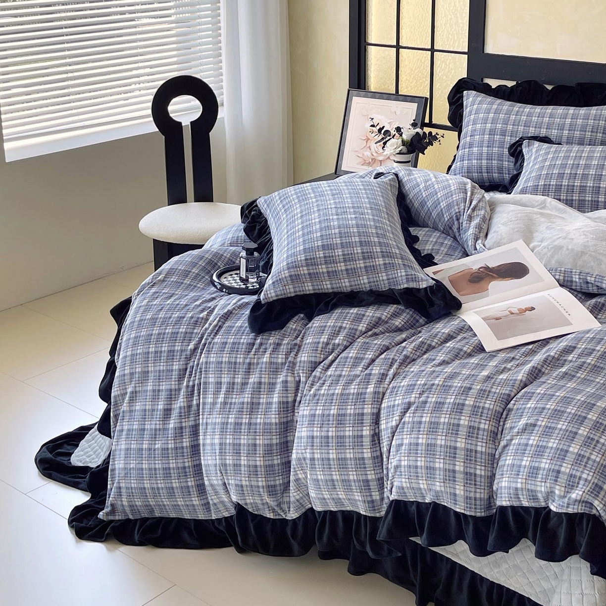 91家纺网 家纺一手货源 找家纺 锦彩家居 2025新款高克重牛奶绒花边床盖款四件套-格律时尚 格律时尚-蓝