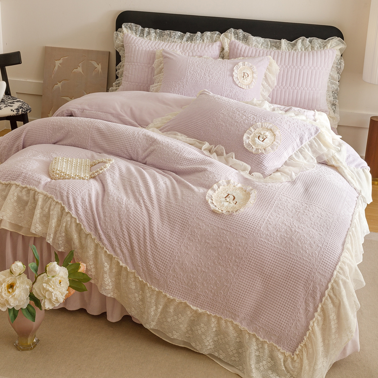 91家纺网 家纺一手货源 找家纺 （总）好儿喜家纺 2025新款雕花牛奶绒花边刺绣床盖款四件套-佩丽斯系列
