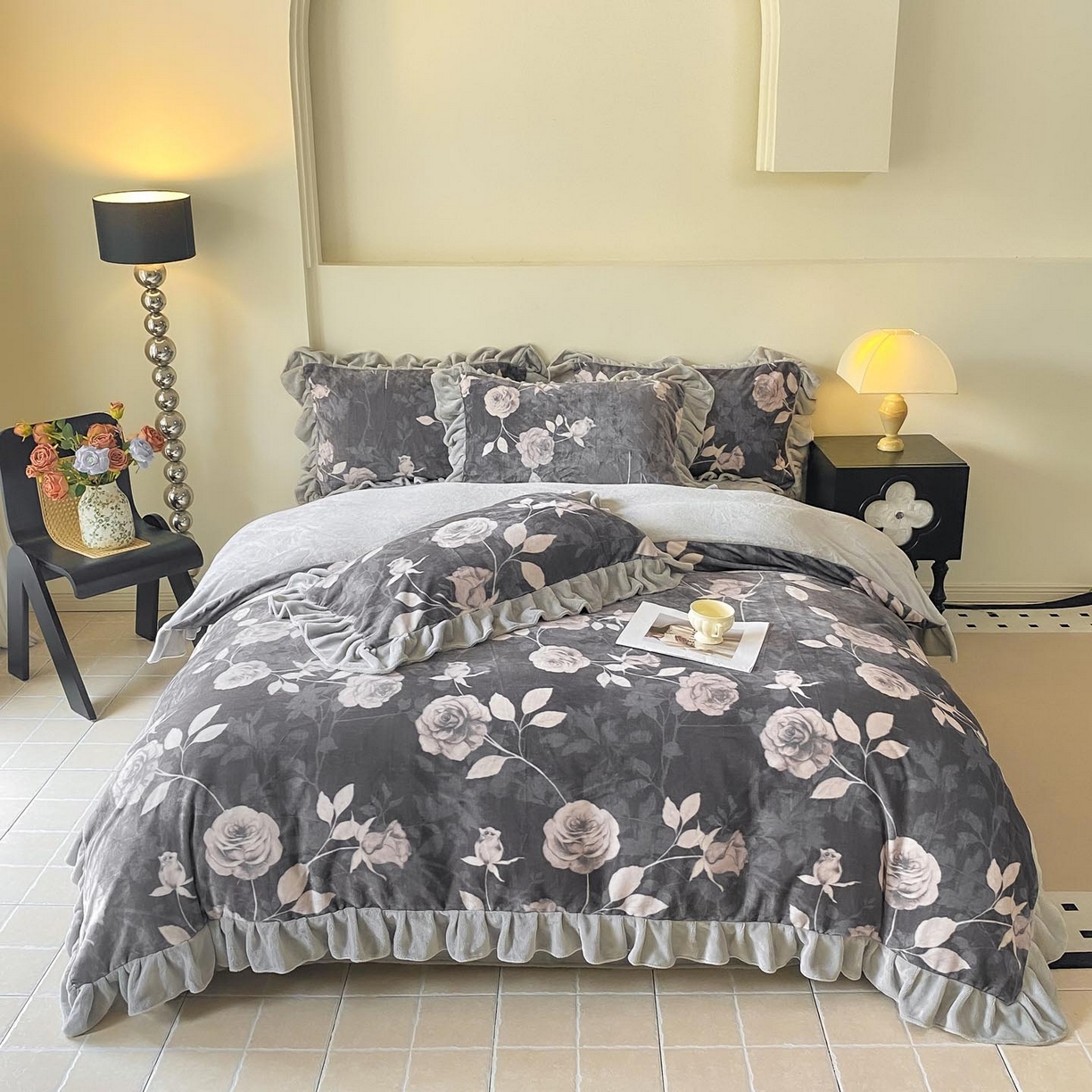 91家纺网 家纺一手货源 找家纺 （总）锦彩家居 2025新款高克重牛奶绒花边款四件套-花屿愿