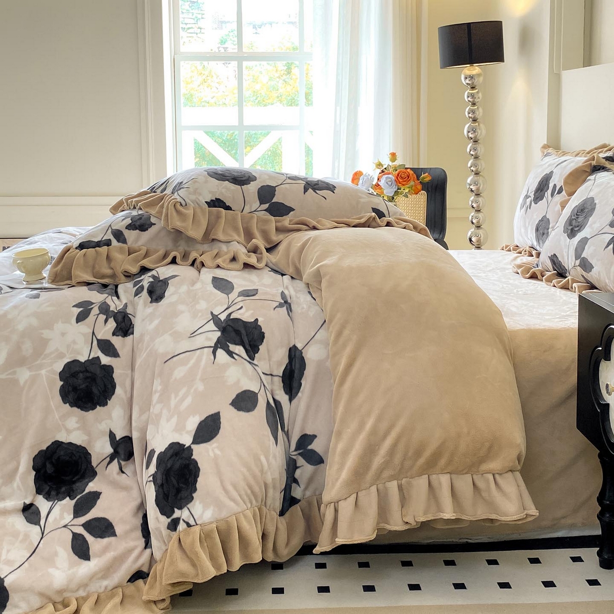 91家纺网 家纺一手货源 找家纺 锦彩家居 2025新款高克重牛奶绒花边款四件套-花屿愿 玫瑰之吻 咖