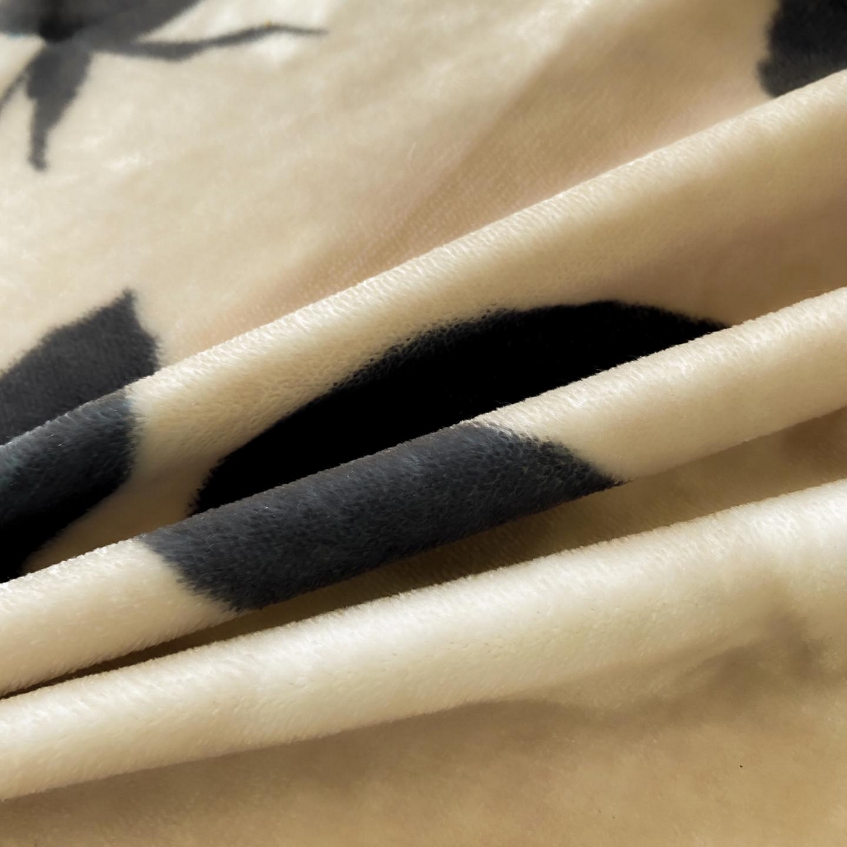 91家纺网 家纺一手货源 找家纺 锦彩家居 2025新款高克重牛奶绒花边款四件套-花屿愿 玫瑰之吻 咖