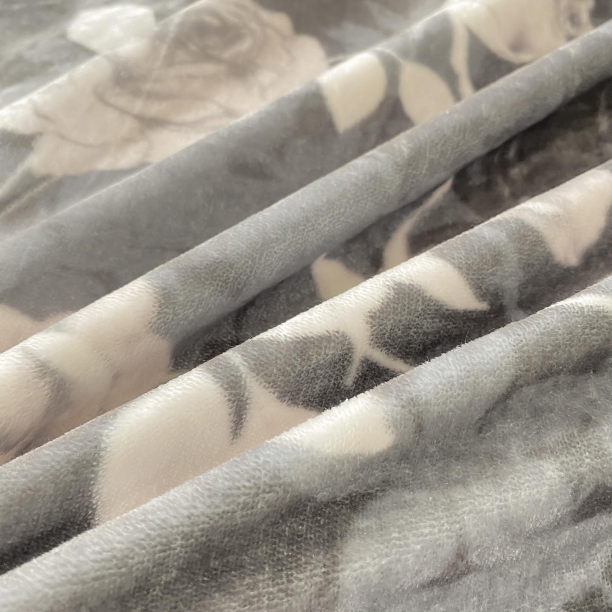 91家纺网 家纺一手货源 找家纺 锦彩家居 2025新款高克重牛奶绒花边款四件套-花屿愿 玫瑰之吻 米