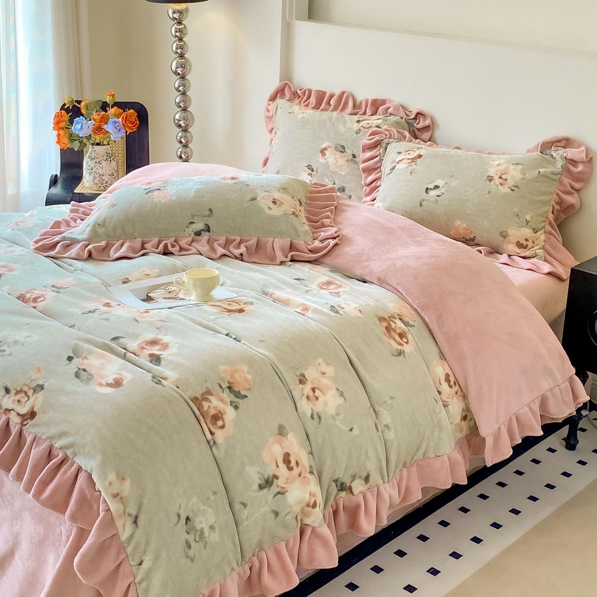 91家纺网 家纺一手货源 找家纺 锦彩家居 2025新款高克重牛奶绒花边款四件套-花屿愿 木棉花 绿