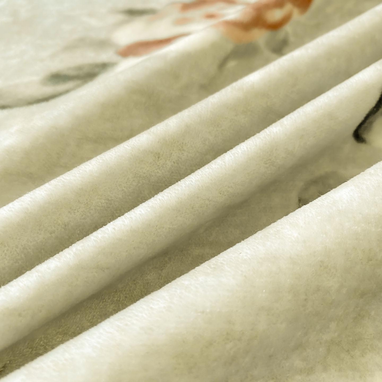 91家纺网 家纺一手货源 找家纺 锦彩家居 2025新款高克重牛奶绒花边款四件套-花屿愿 木棉花 绿