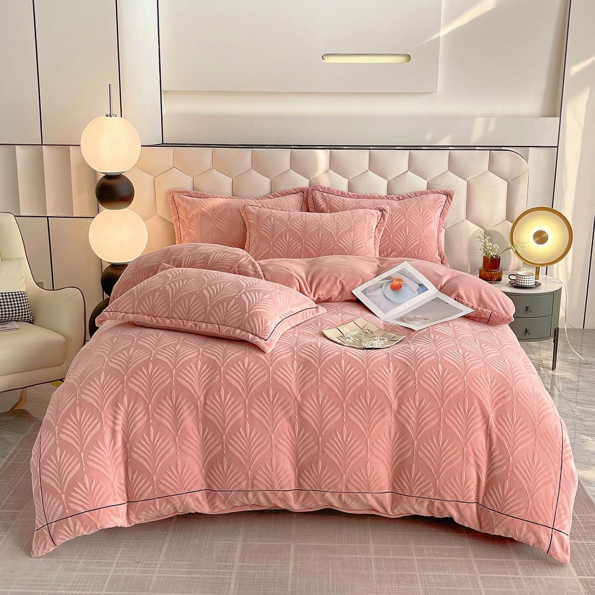 91家纺网 家纺一手货源 找家纺 （总）锦彩家居 2025新款高克重轻奢款牛奶绒雕花四件套-秘境