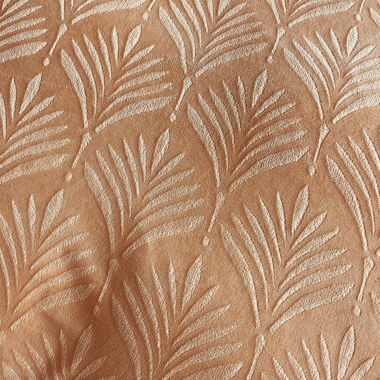 91家纺网 家纺一手货源 找家纺 锦彩家居 2025新款高克重轻奢款牛奶绒雕花四件套-秘境 秘境-浅山咖