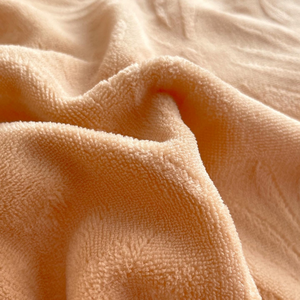 91家纺网 家纺一手货源 找家纺 锦彩家居 2025新款高克重轻奢款牛奶绒雕花四件套-秘境 秘境-浅山咖