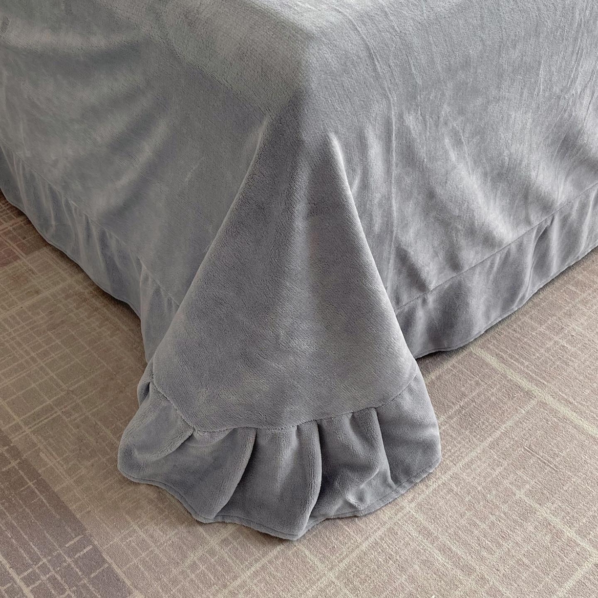 91家纺网 家纺一手货源 找家纺 锦彩家居 2025新款高克重轻奢款牛奶绒雕花四件套-秘境 秘境-云岩灰