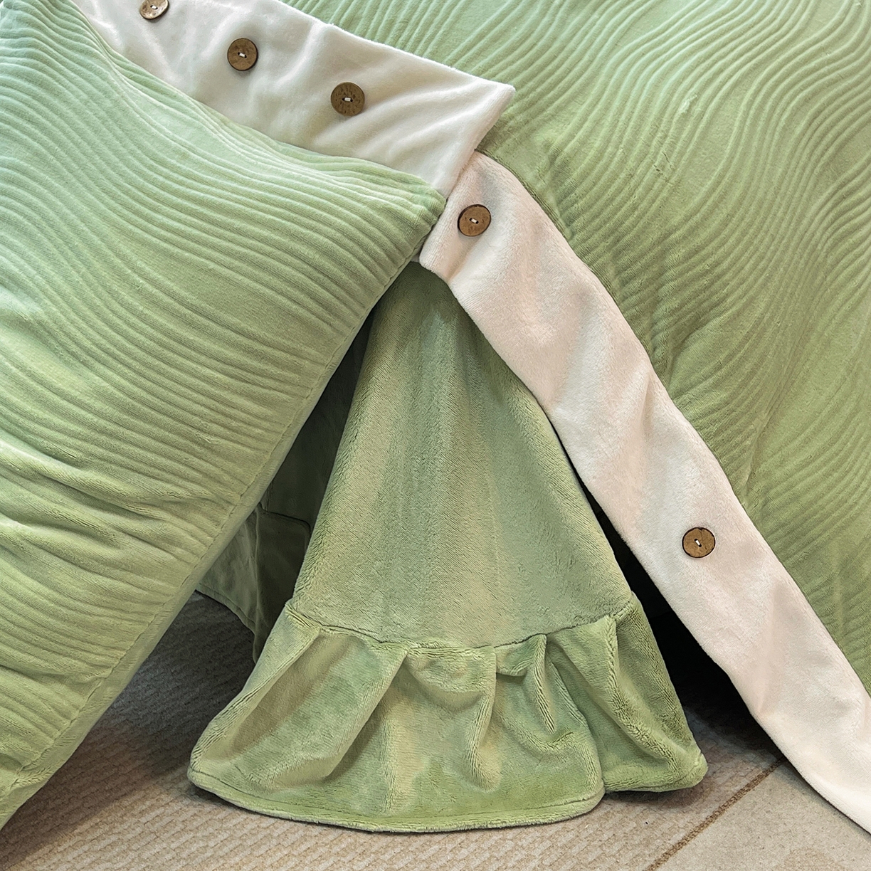 91家纺网 家纺一手货源 找家纺 （总）锦彩家居 2025新款亲肤舒适高克重牛奶绒纽扣款四件套-简爱