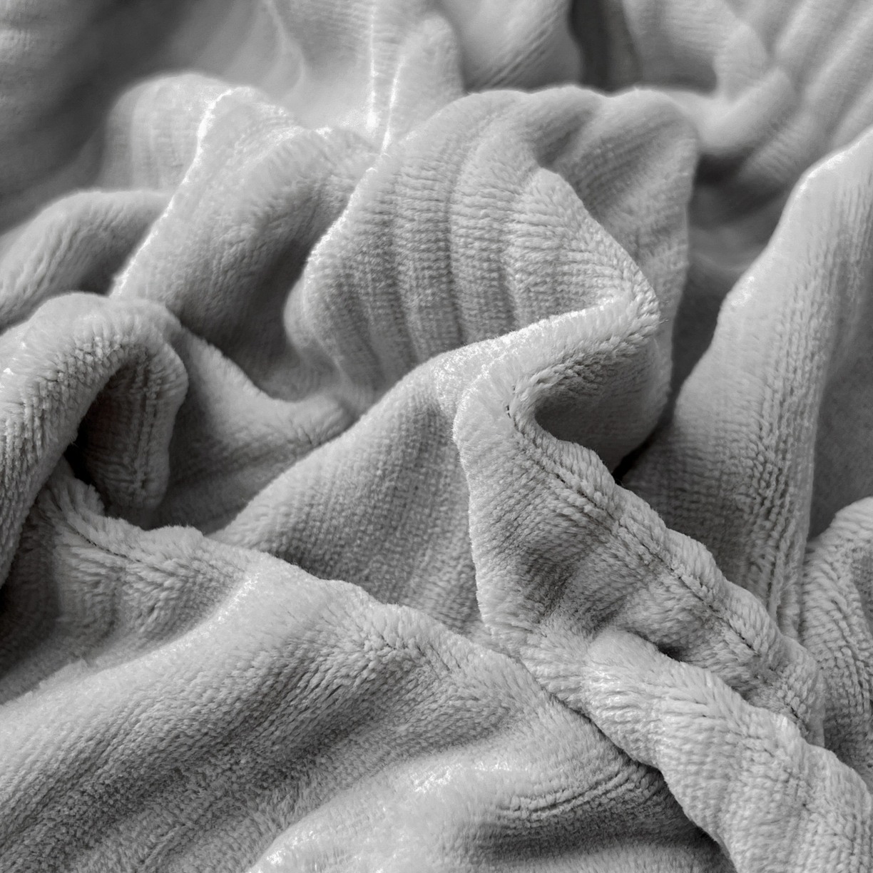 91家纺网 家纺一手货源 找家纺 锦彩家居 2025新款亲肤舒适高克重牛奶绒纽扣款四件套-简爱 纽扣款-岛屿灰