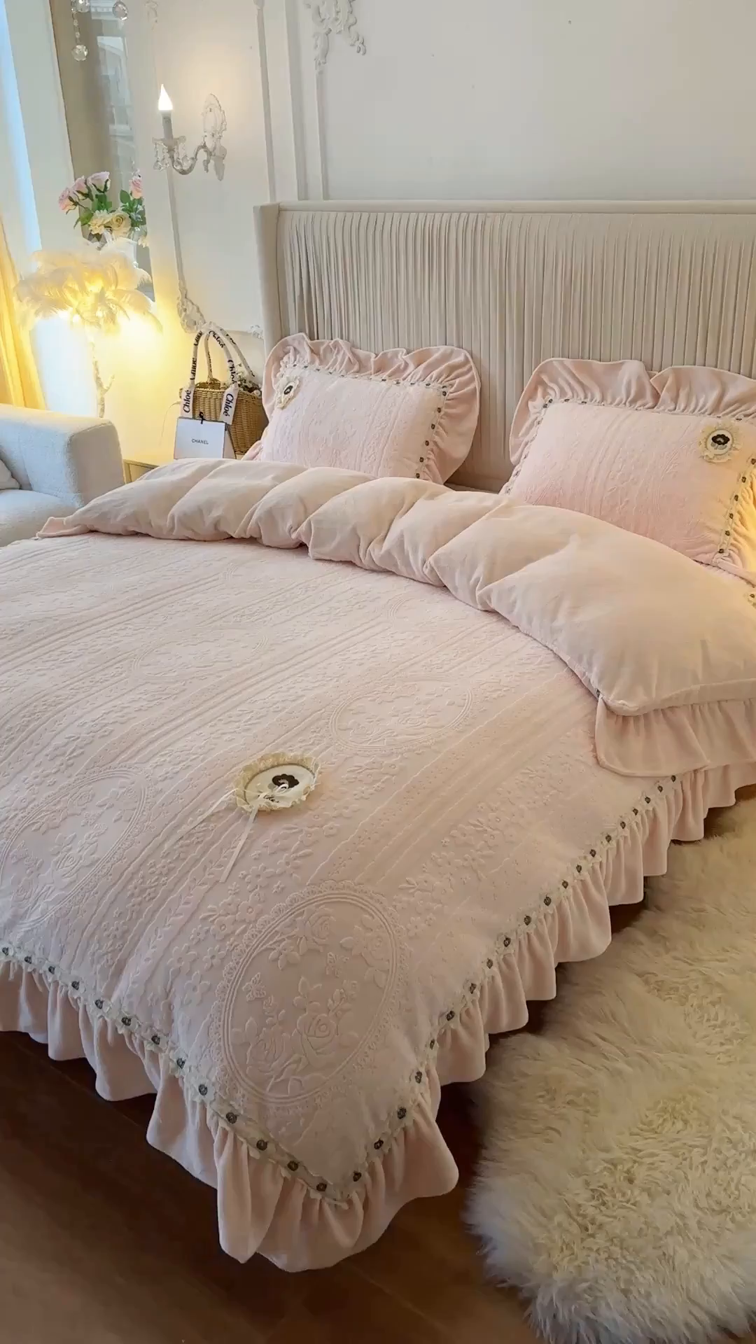 91家纺网 家纺一手货源 找家纺 （总）好儿喜家纺 2025新款雕花牛奶绒花边刺绣床盖款四件套-花间系列