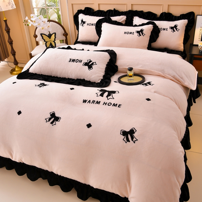 91家纺网 家纺一手货源 找家纺 梦之星 2025新款9斤毛巾绣韩式花边牛奶绒四件套 蝴蝶结-淡粉