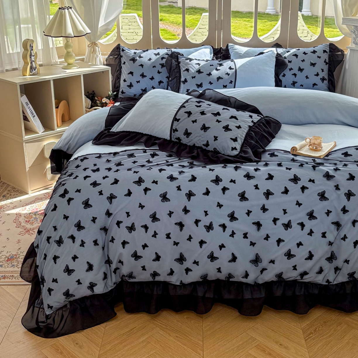 91家纺网 家纺一手货源 找家纺 （总）韩秀家纺 2025法式超柔水洗棉蕾丝花边床裙四件套工艺款床罩床笠款皱皱纱云朵棉四件套-蝴蝶梦境