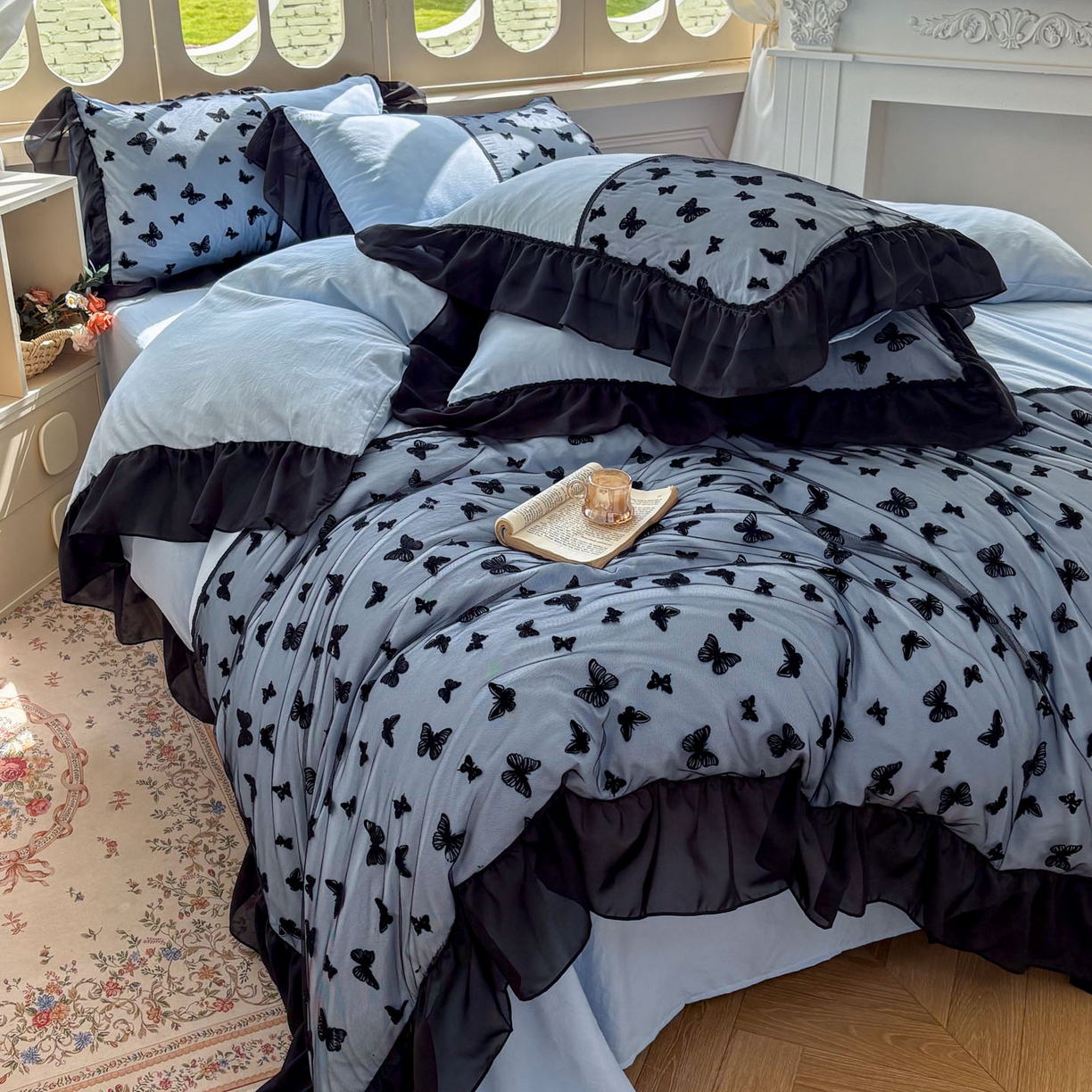 91家纺网 家纺一手货源 找家纺 （总）韩秀家纺 2025法式超柔水洗棉蕾丝花边床裙四件套工艺款床罩床笠款皱皱纱云朵棉四件套-蝴蝶梦境