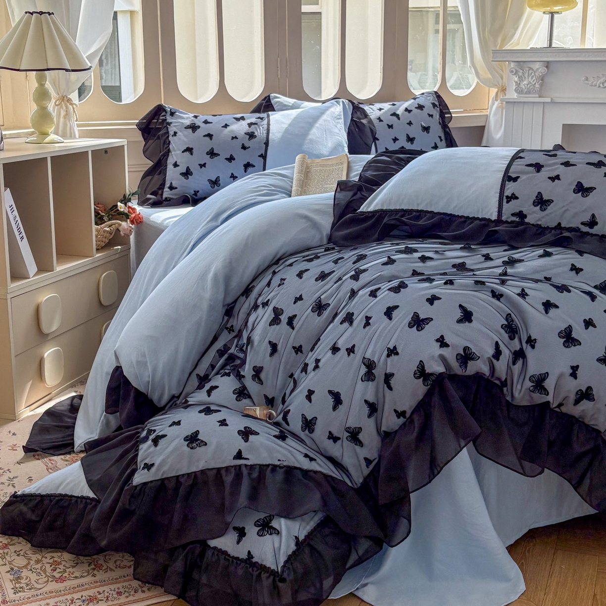 91家纺网 家纺一手货源 找家纺 （总）韩秀家纺 2025法式超柔水洗棉蕾丝花边床裙四件套工艺款床罩床笠款皱皱纱云朵棉四件套-蝴蝶梦境