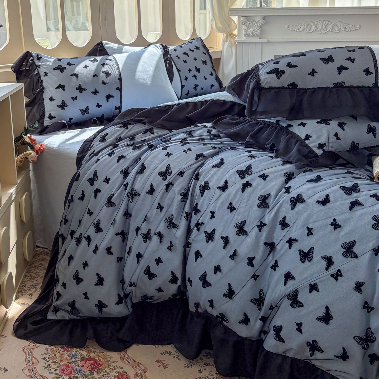 91家纺网 家纺一手货源 找家纺 （总）韩秀家纺 2025法式超柔水洗棉蕾丝花边床裙四件套工艺款床罩床笠款皱皱纱云朵棉四件套-蝴蝶梦境