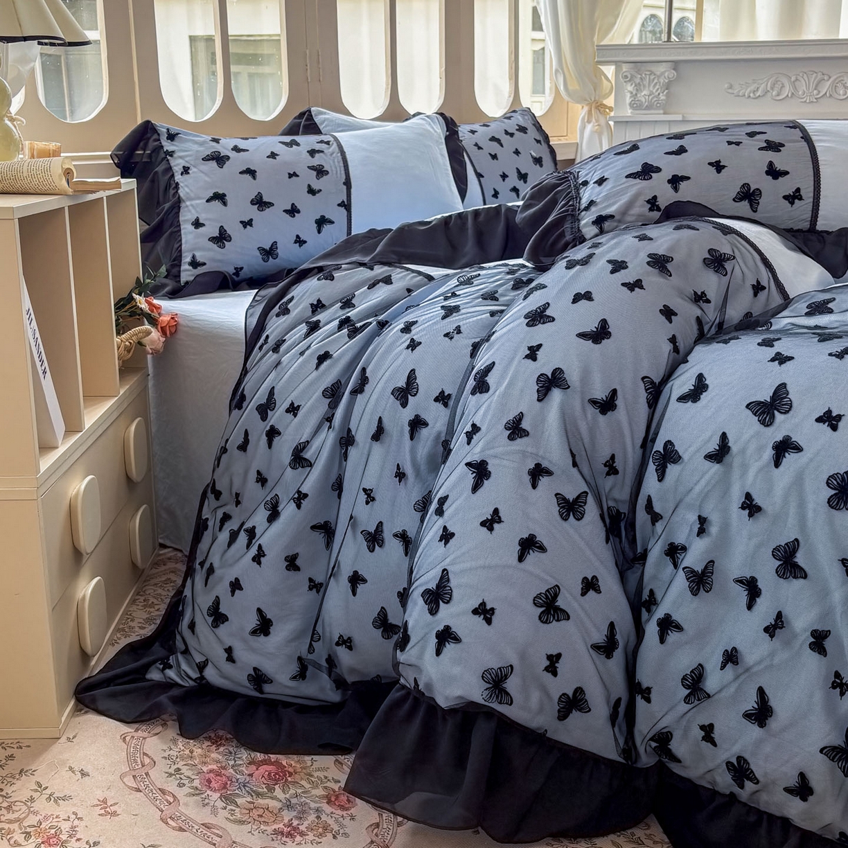 91家纺网 家纺一手货源 找家纺 （总）韩秀家纺 2025法式超柔水洗棉蕾丝花边床裙四件套工艺款床罩床笠款皱皱纱云朵棉四件套-蝴蝶梦境