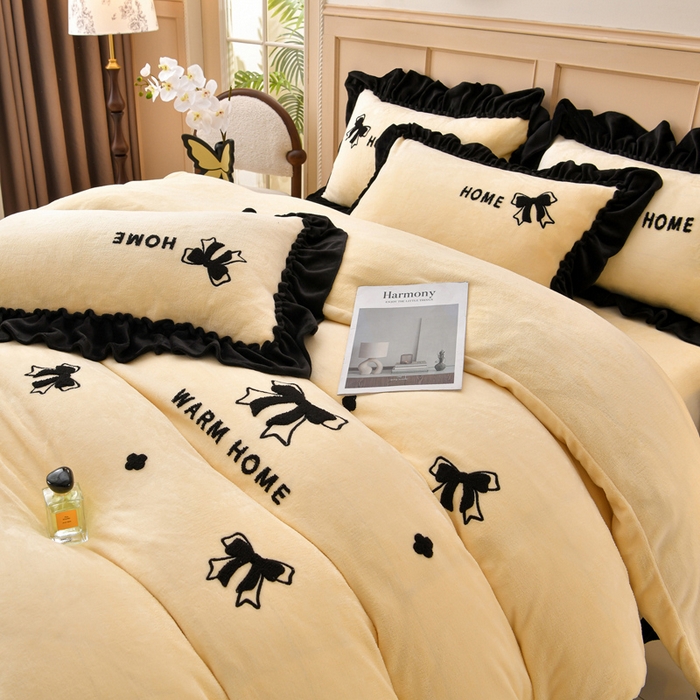 91家纺网 家纺一手货源 找家纺 梦之星 2025新款9斤毛巾绣韩式花边牛奶绒四件套 蝴蝶结-淡黄